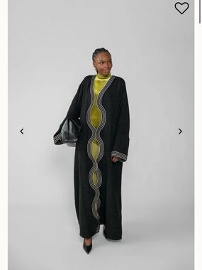 VELA EMBROIDERED CURVE ABAYA NWT
